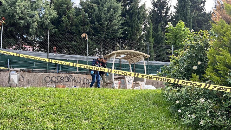 Parkta canına kıydı
