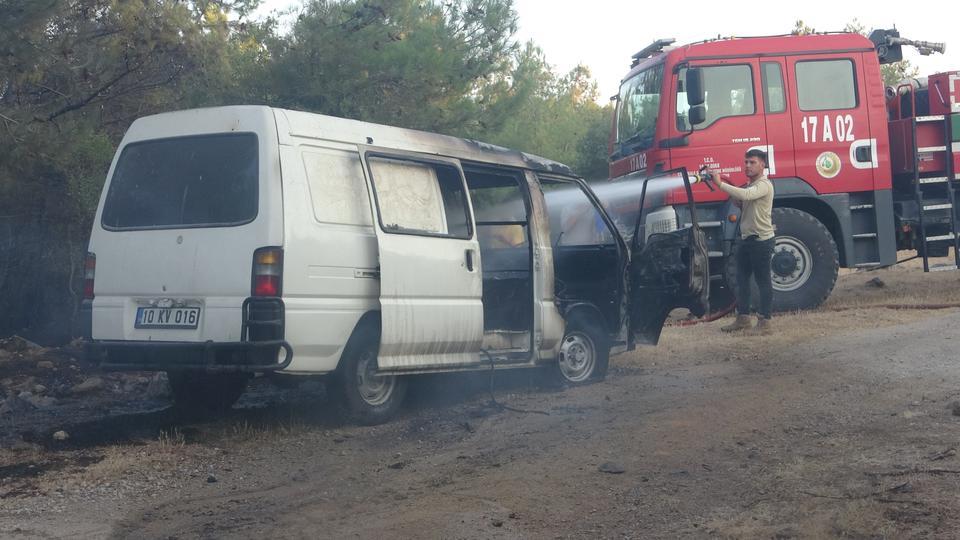 Midibüs yangını ormana sıçradı