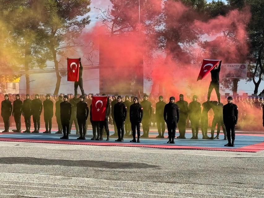 Uzman erbaşların mezuniyet coşkusu