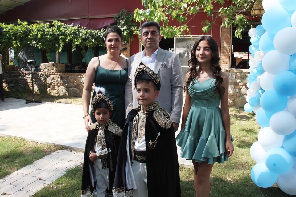 HEM TEŞKİLAT GURURUNU HEM BABA SEVİNCİNİ BİR ARADA YAŞADI GAZİ ASTSUBAY AKGÜL'ÜN OĞULLARI JANDARMA ARAÇLARI İLE ŞEHİR TURU ATTI