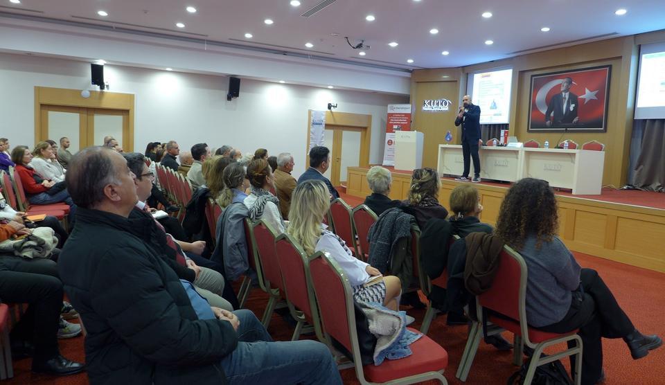 Kuşadası’nda dijital mali dönüşüm masaya yatırıldı