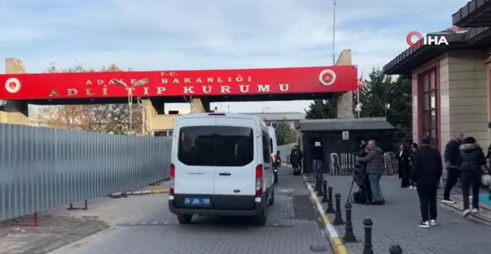 Ünlüler kan örneği alınması için Adli Tıp Kurumu'na getirildi
