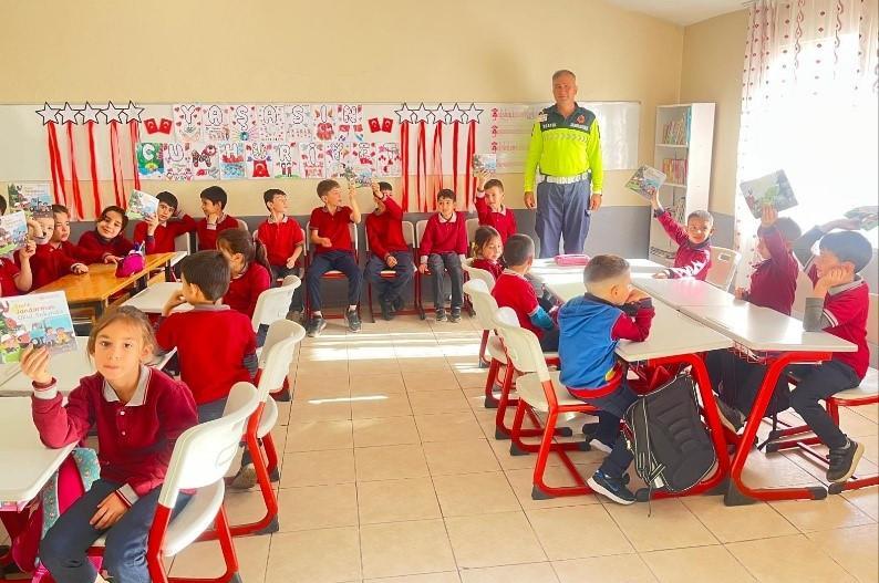 Ahatlar İlkokulu’nda eğitici seminer