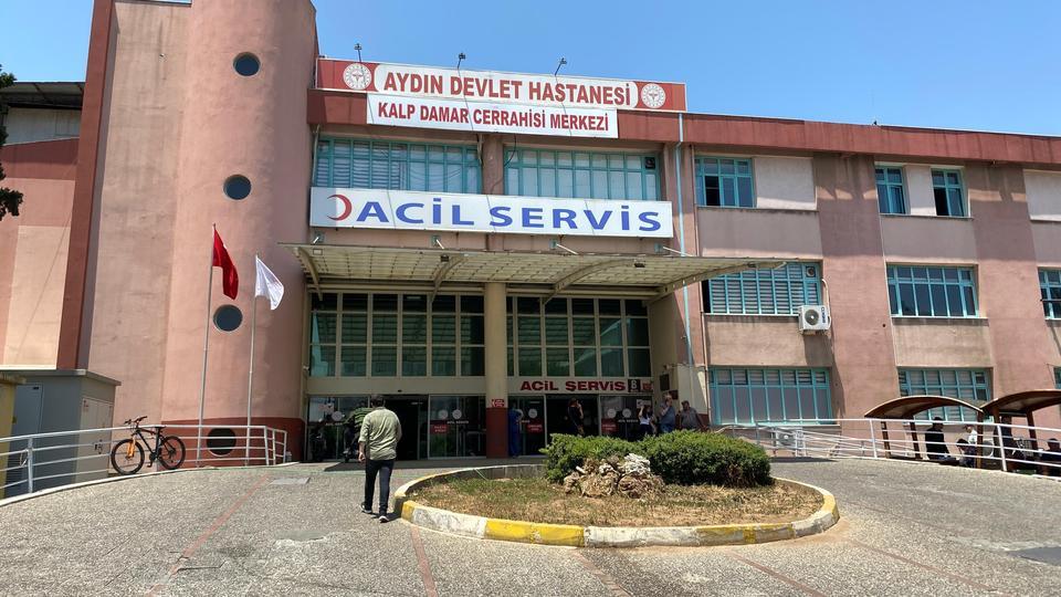 EŞİNİN KAVGASINI AYIRMAK İSTERKEN BACAĞINDAN YARALANDI