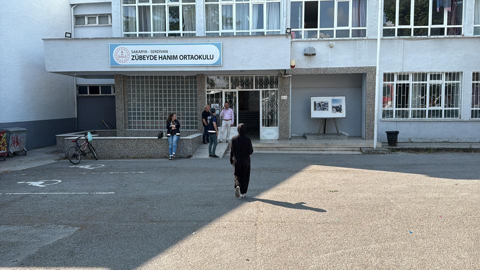 LGS'YE GİRECEK OLAN ÖĞRENCİ KİMLİĞİNİ UNUTTU, YARDIMINA POLİS EKİPLERİ KOŞTU