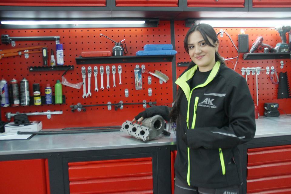 SANAYİNİN 'MERYEM USTA'SI HAYALİNE KAVUŞTU, ARTIK İŞİNİN PATRONU 'ERKEK İŞİ' DİYENLERE 3 DİPLOMA VE KENDİ İŞ YERİYLE YANIT VERDİ