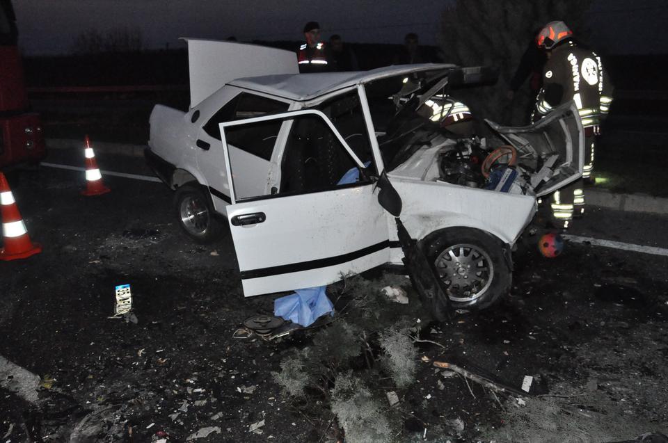 MANİSA'DA FECİ KAZA: 2 ÖLÜ, 5 YARALI