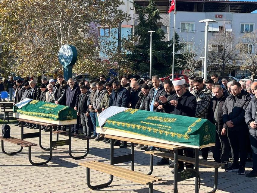 Baba, kızını öldürüp intihar etmişti; yanyana toprağa verildiler
