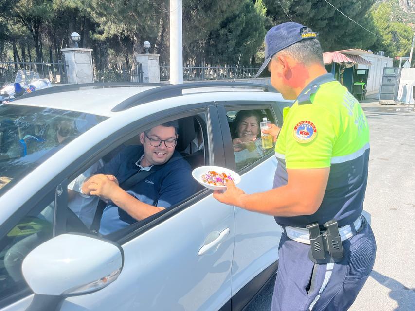 Aydın Jandarması bayramda trafik denetiminde