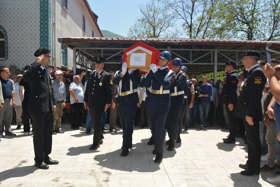 Astsubay Hakan Fidan, son yolcuğuna uğurlandı