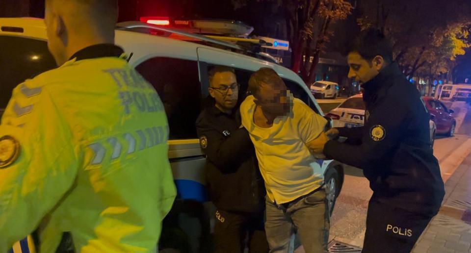 Alkollü sürücü patlak lastikle kaçtı