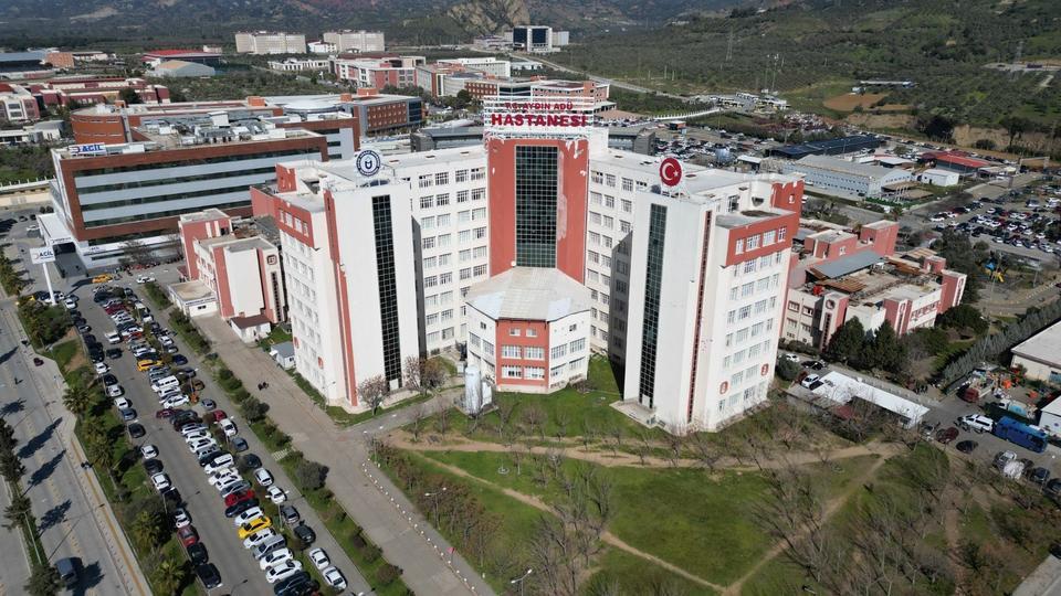 ADÜ'de profesör ve sekreteri 'rüşvet' iddiasıyla gözaltına alındı