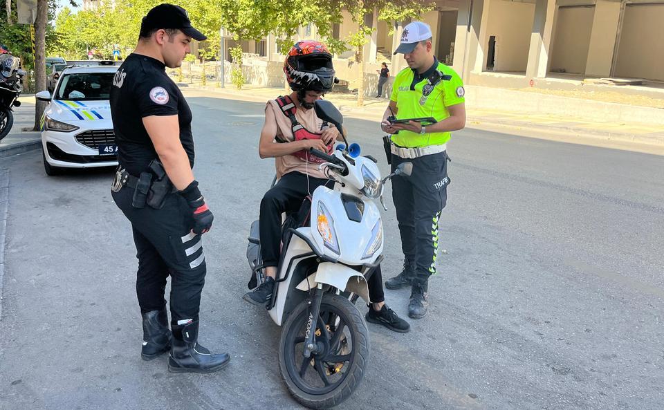 Kurallara uymayan motosiklet sürücülerine ceza yağdı