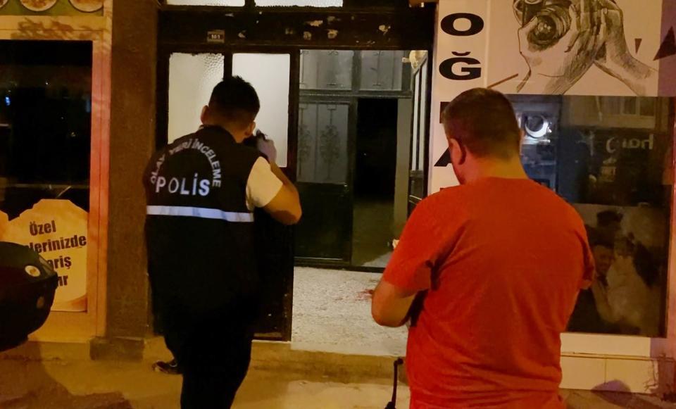 GENÇ KADIN ÜVEY KIZ KARDEŞİNİ BIÇAKLAYARAK ÖLDÜRDÜ AKSARAY'DAKİ AİLE KAVGASINDA 1 KİŞİ ÖLDÜ 1 KİŞİ DE YARALANDI