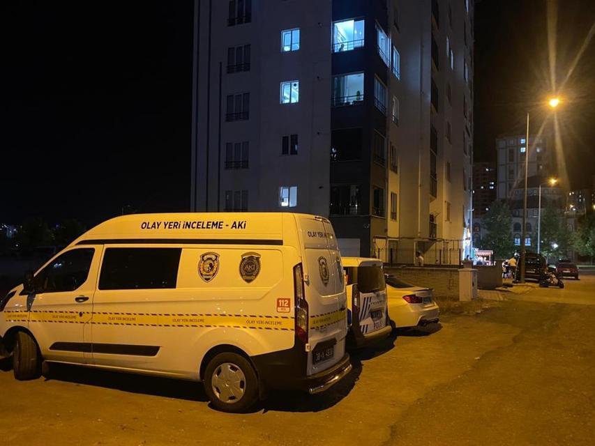 Dolaptaki eşyasının yerini değiştirdiği için kardeşini bıçakladı