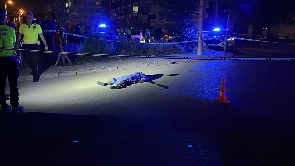 Ticari araç yayaya çarptı: 1 ölü