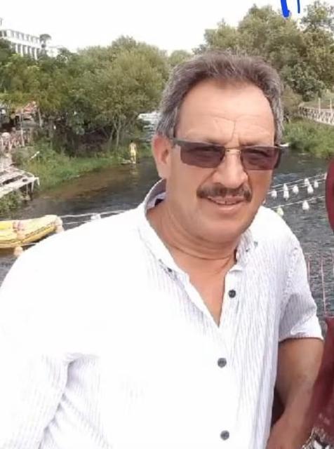 Kamyondan düşen tomruklar can aldı