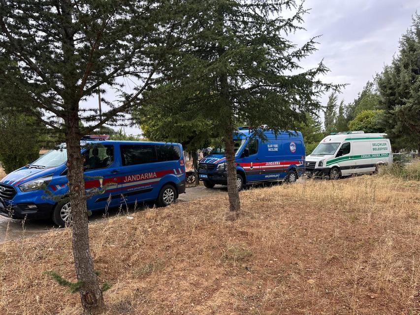 UŞAK'TA İKİ CENAZE KARIŞTI: YANLIŞ DEFİN SONRASI MEZAR AÇILDI