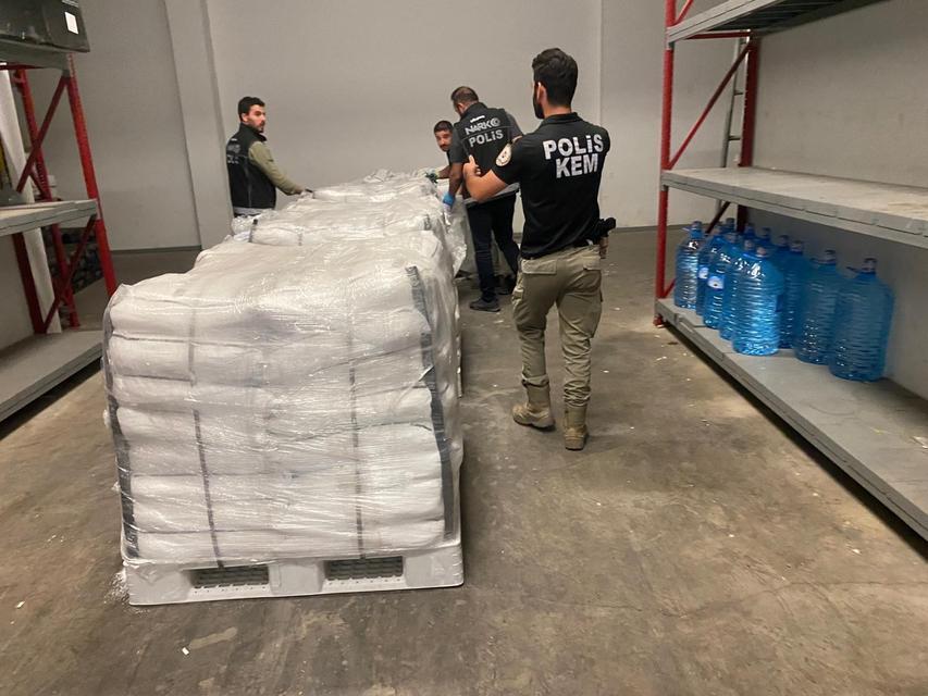 344 kilo metamfetamin ele geçirildi