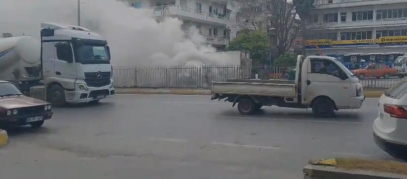 Aydın'da kamyonet alev alev yandı