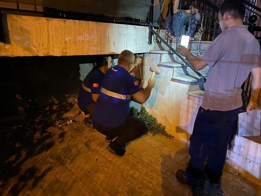 Doğal gaz borusu patladı, mahalleyi gaz kokusu sardı