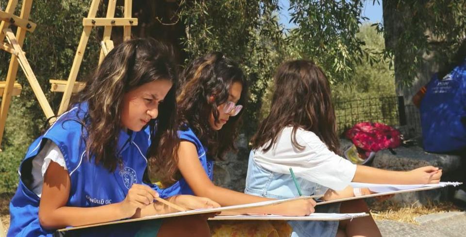 Aydın'da  gençler tarihin izlerini tuvallerine taşıdı