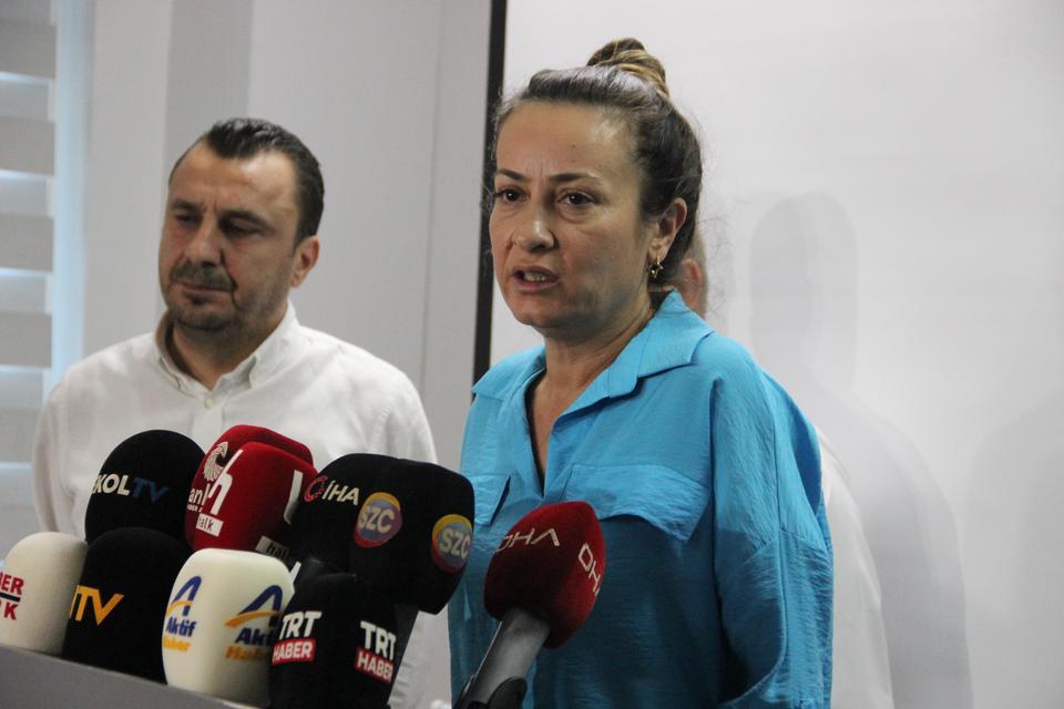 BAŞKAN ZEYREK'İN DURUMU CİDDİYETİNİ KORUYOR YOĞUN BAKIMDA 34 SAATİ GERİDE BIRAKAN MANİSA BÜYÜKŞEHİR BELEDİYE BAŞKANI FERDİ ZEYREK İÇİN TÜRKİYE'NİN ALANINDA UZMAN HEKİMLERİ SEFERBER OLDU FERDİ ZEYREK'İN AİLESİNE DESTEK VERMEK İÇİN ANKARA BÜYÜKŞEHİR BELEDİYE BAŞKANI MANSUR YAVAŞ DA MANİSA'YA GELEREK AİLEYLE GÖRÜŞTÜ