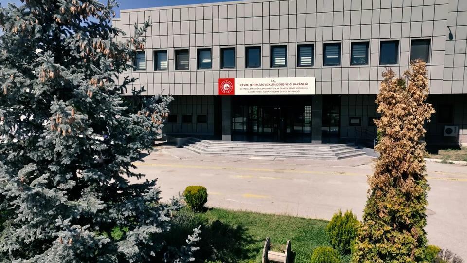 BAKAN KURUM: "HAVA KİRLİLİĞİYLE MÜCADELEDE TAVİZ VERMİYORUZ" HAVAYI KİRLETEN 53 TESİSE 38 MİLYON LİRA CEZA KESİLDİ