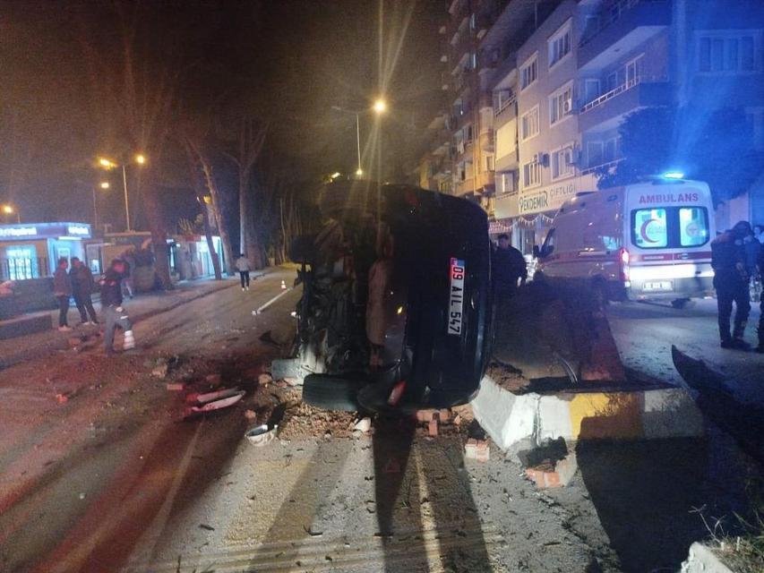 Aydın'da refüje çarpıp takla atan otomobil karşı şeride geçti: 2 yaralı