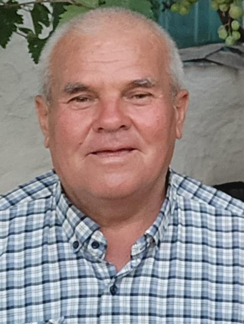 Otobüs beklerken bıçaklandı