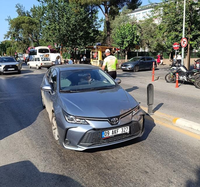 AYDIN'DA TRAFİK EKİPLERİNDEN "LGS" NÖBETİ TRAFİK POLİSLERİNDEN "KORNA" ÇAĞRISI