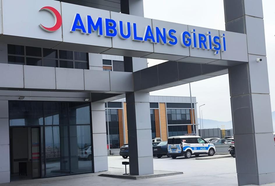 Çine'de kaza yapan sürücü hayata döndürülmeye çalışılıyor