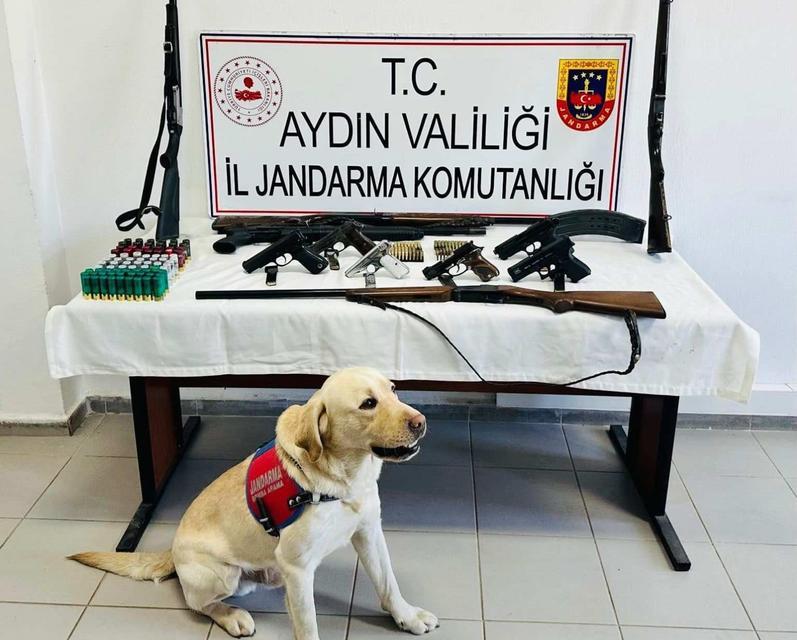 Aydın’da cephaneliği aratmayan ev jandarmayı bile şaşırttı