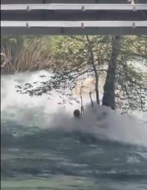 Akıntıya kapılan genç gözden kayboldu