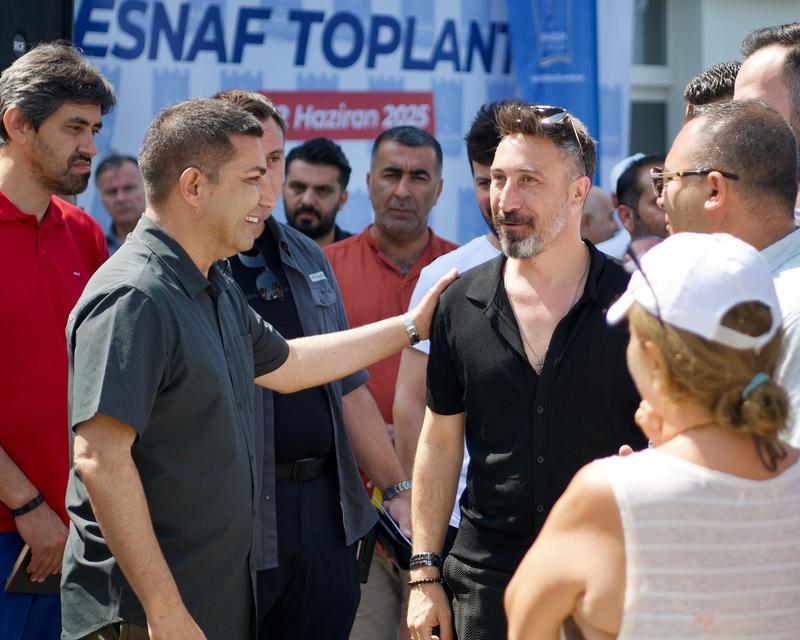 BAŞKAN GÜNEL KADINLAR DENİZİ MAHALLESİ ESNAFIYLA BİR ARAYA GELDİ