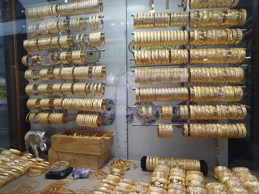 ALTINDAKİ ARTIŞ DÜĞÜN SAHİPLERİNİ ENDİŞELENDİRİYOR TAKI DEĞİL YATIRIM İÇİN ALTIN ALINIYOR