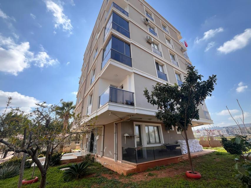 Genç hemşire satırla katledildi