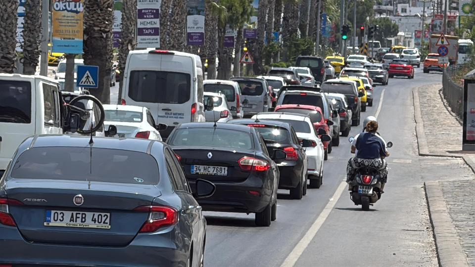 Bodrum'dan 24 saatte 15 binden fazla araç çıkış yaptı