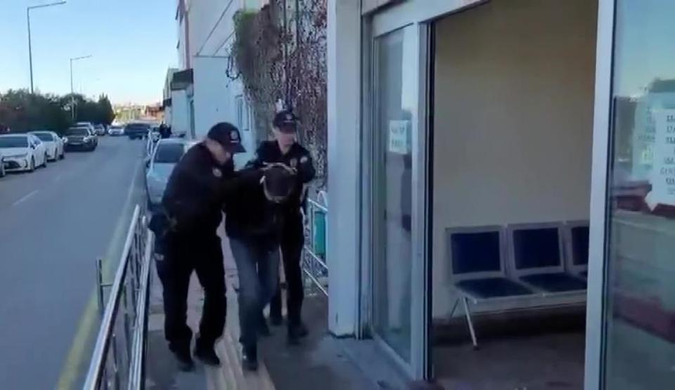 Komşusunu silahla vurdu