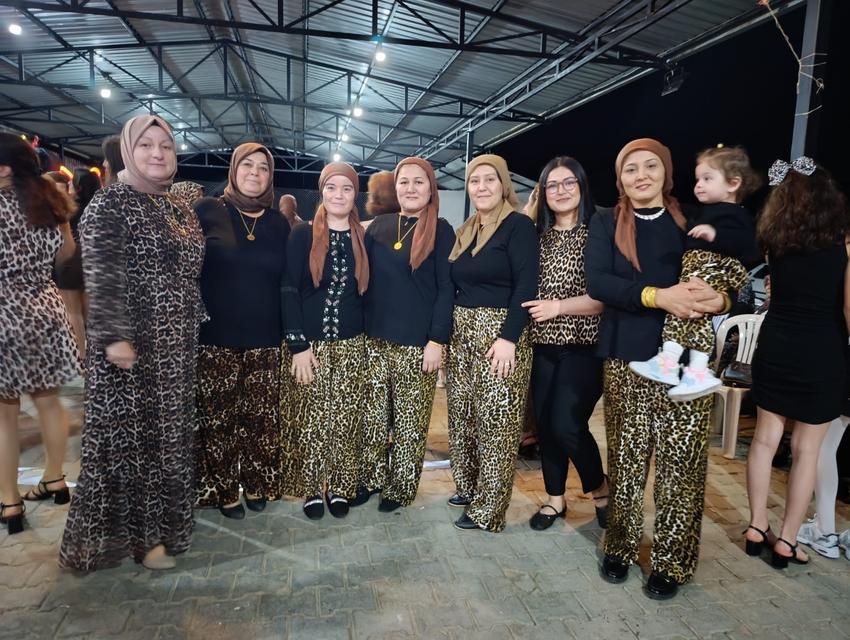 MUHTARDAN ANNELER GÜNÜ'NE ÖZEL LEOPAR GECESİ SALİHLİ'DE ANNELER GÜNÜ EĞLENCESİNDE MİLLİ BİRLİK MESAJLARI VERİLDİ