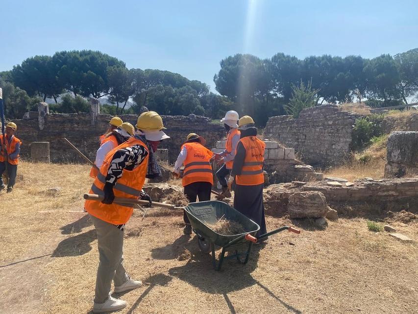 TRALLEİS ANTİK KENTİ'NDE ÇALIŞMALAR SÜRÜYOR