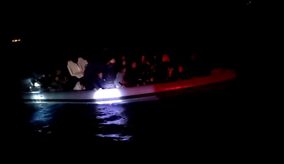 Kuşadası açıklarında sürüklenen bottaki 35 kişi kurtarıldı