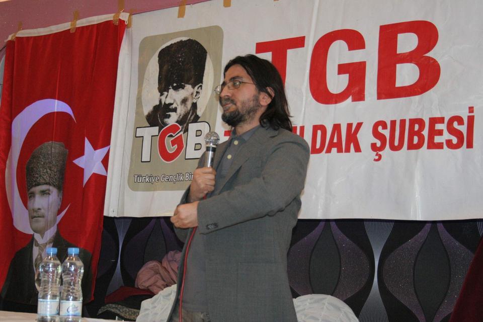 Gazeteci, yazar ve köşe yazarı Nihat Genç hayatını kaybetti