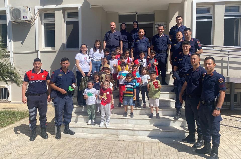 Aydın’da minik öğrencilerden jandarmaya ziyaret