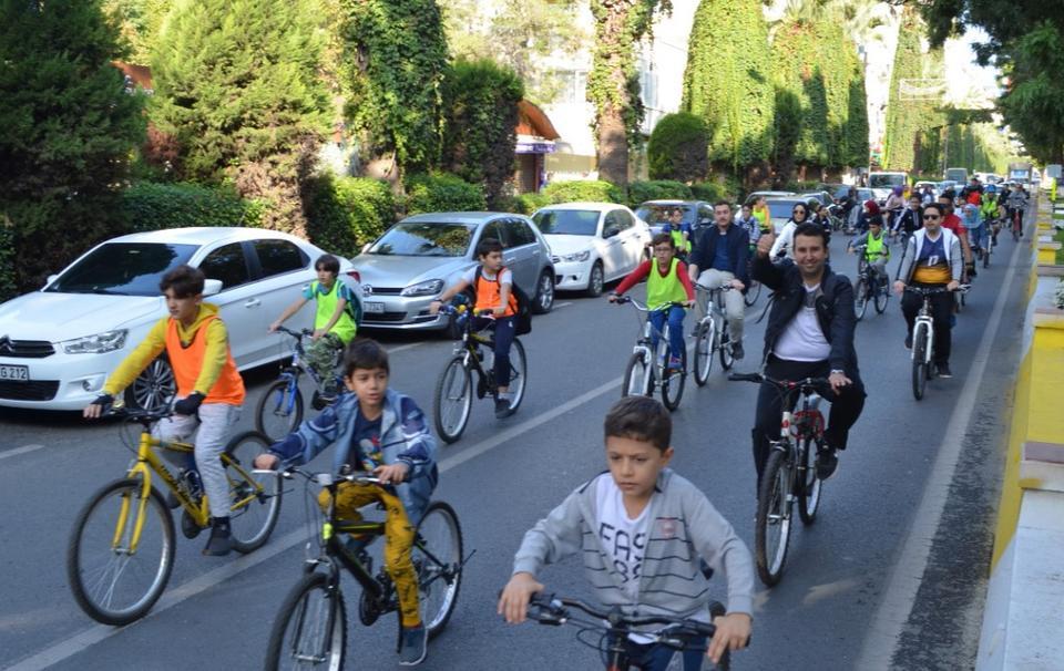 Pedalda buluşma: Aile, doğa, neşe bir arada!