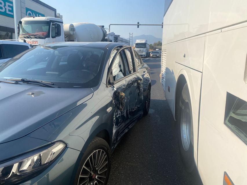Aydın'da otobüs ile otomobil çarpıştı