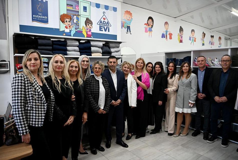 Kuşadası'nda 'Ada Kıyafet Evi' açıldı