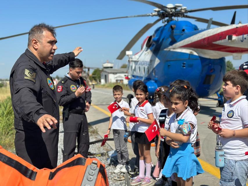 JANDARMA, MİNİK ÖĞRENCİLERİ AĞIRLADI