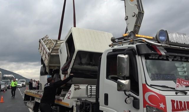 Kamyonetle yolcu otobüsü çarpıştı