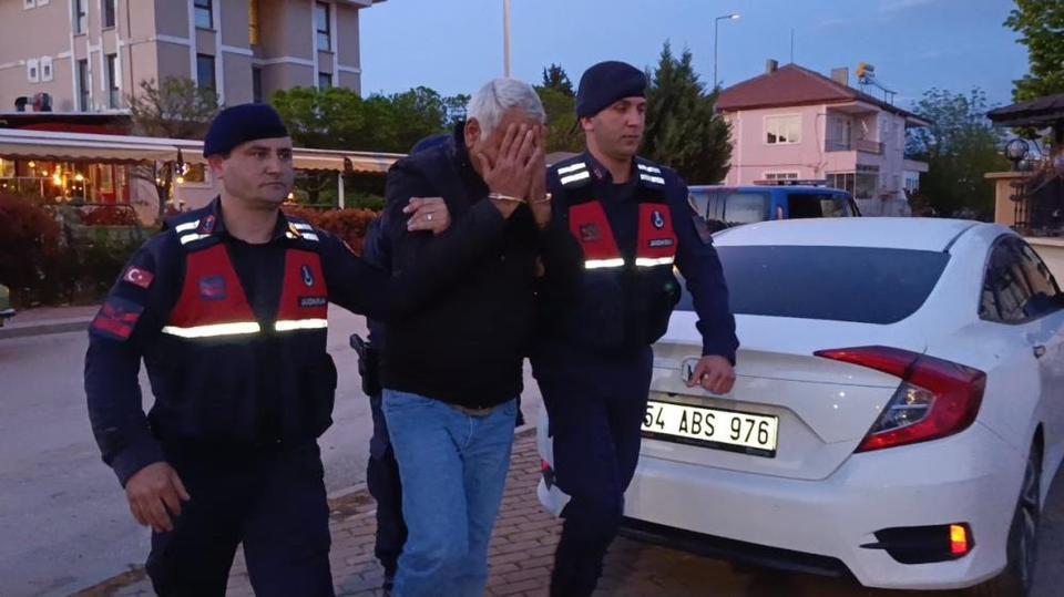 Bakkal işletmecisi öğrencileri taciz etti